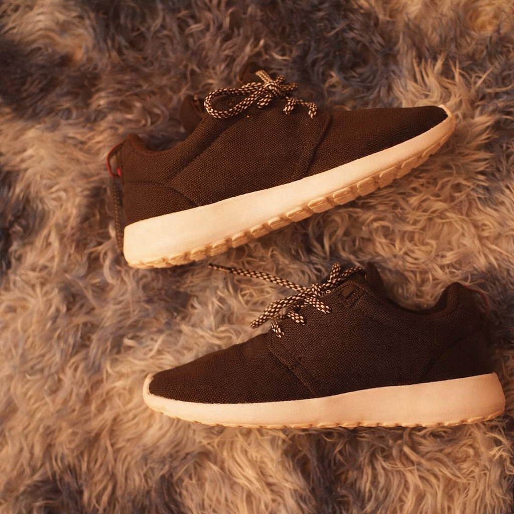 รองเท้าวิ่งสภาพผ่านการใช้งานหนัก