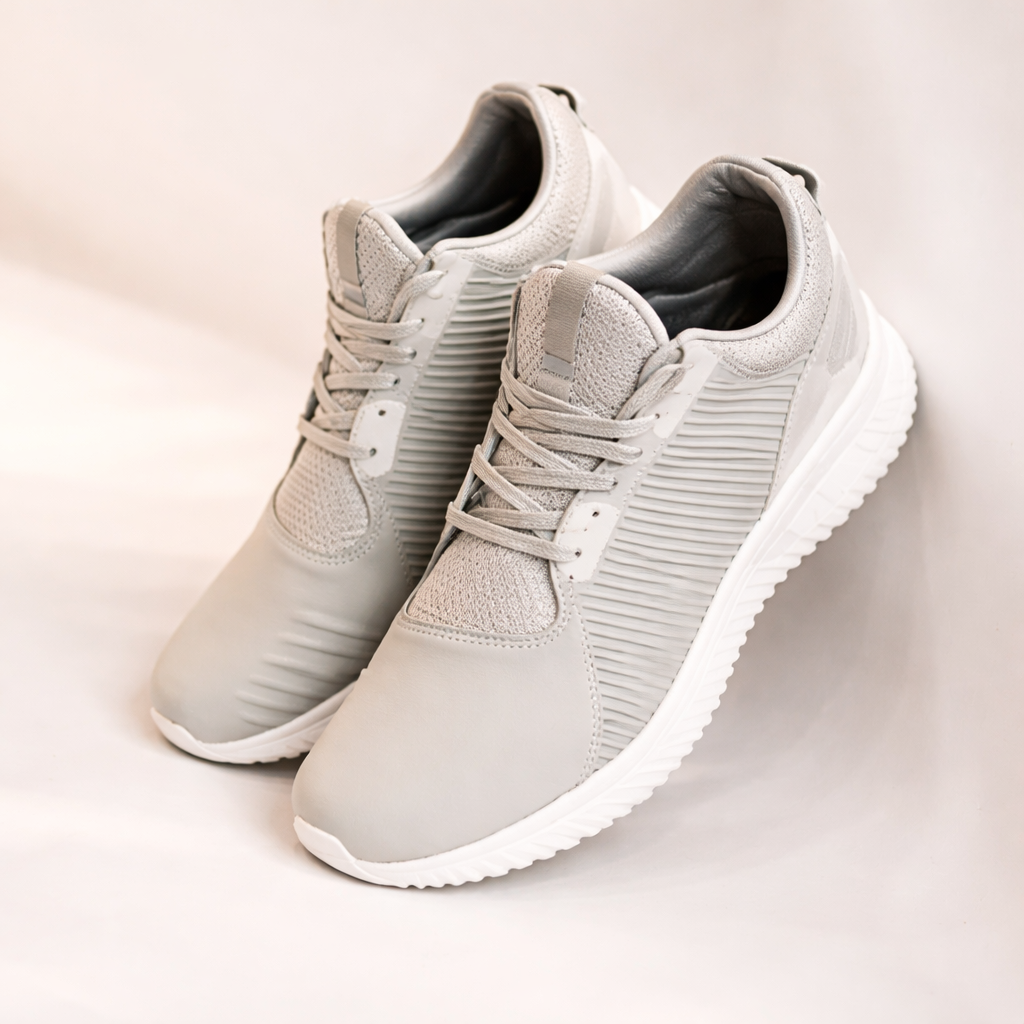 This pair of light gray running